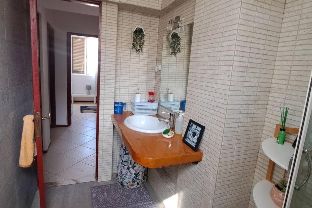 Mendes Family Homestay - B&B In The Heart Of Praia Exterior foto
